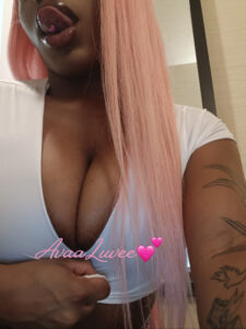 Avaa Luvee pink hair preview